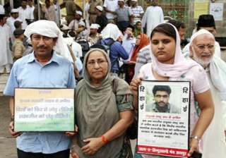 sarabjit s family steps up efforts for his... sarabjit s family steps up efforts for his...