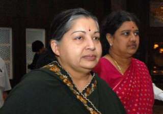sasikala meets jayalalithaa at poes garden... sasikala meets jayalalithaa at poes garden...