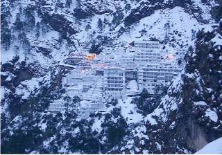 season s first snowfall in vaishnodevi yatra on -... season s first snowfall in vaishnodevi yatra on -...