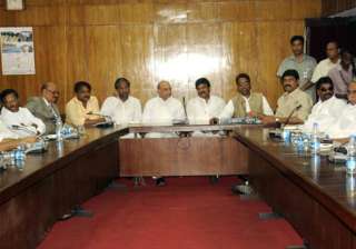 seemandhra congress leaders to stay put wait for... seemandhra congress leaders to stay put wait for...