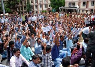 seemandhra government teachers agree to call off... seemandhra government teachers agree to call off...