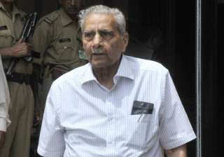 shanti bhushan fined for stamp duty evasion to... shanti bhushan fined for stamp duty evasion to...