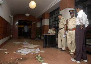 shiv sena activists vandalize times of india... shiv sena activists vandalize times of india...