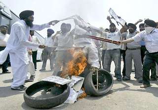 sikhs protest against remarks of asaram... sikhs protest against remarks of asaram...