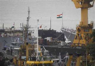 sindhurakshak naval divers yet to reach 18... sindhurakshak naval divers yet to reach 18...