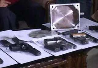 six from muzaffarnagar arrested with 11 pistols... six from muzaffarnagar arrested with 11 pistols...