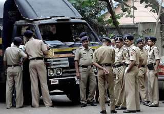 speeding car hits 3 bikes and a car in mumbai... speeding car hits 3 bikes and a car in mumbai...