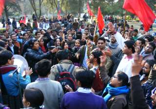 students protest against expensive pvt food... students protest against expensive pvt food...