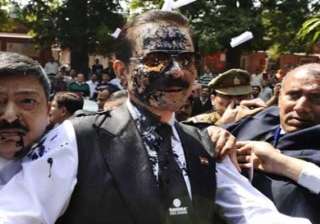 subrata roy kept in same cell where once amar... subrata roy kept in same cell where once amar...