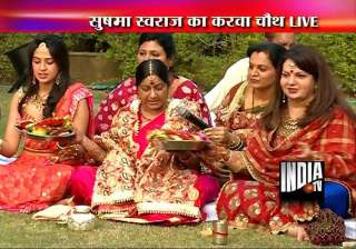 sushma swaraj observes karva chauth - India TV sushma swaraj observes karva chauth - India TV