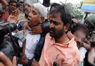 trs chief s remarks on non telangana employees... trs chief s remarks on non telangana employees...