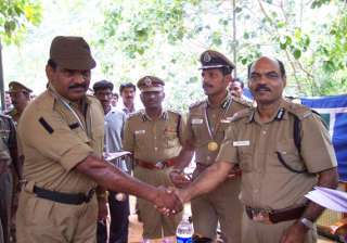 tamil nadu cops get rewards for catching... tamil nadu cops get rewards for catching...