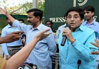 team anna attacks centre for toothless lokpal... team anna attacks centre for toothless lokpal...
