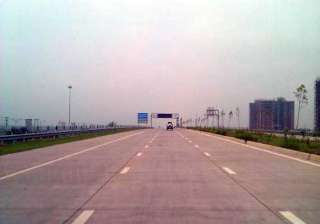 three killed as santro car overturns on yamuna... three killed as santro car overturns on yamuna...