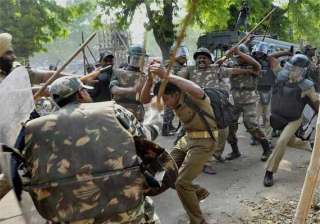 up police lathicharge protesting homeguards -... up police lathicharge protesting homeguards -...
