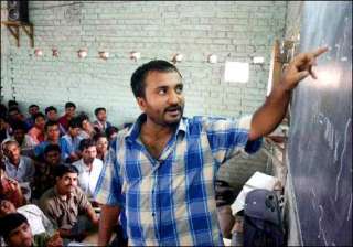 us dimplomats visit super 30 in bihar laud... us dimplomats visit super 30 in bihar laud...