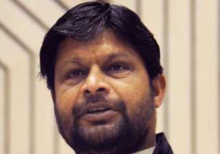 union minister takes stock of poor road... union minister takes stock of poor road...