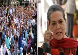 united andhra protesters build tomb for sonia... united andhra protesters build tomb for sonia...