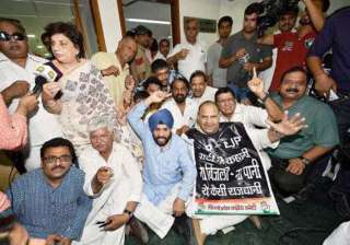 violent protests in delhi over power outages -... violent protests in delhi over power outages -...