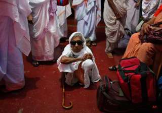 watch in pics the solitary sad lives of vrindavan... watch in pics the solitary sad lives of vrindavan...