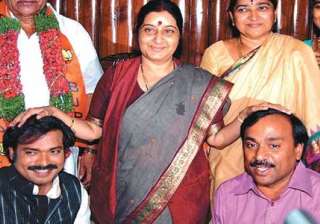gadkari snubs sushma for remarks on jaitley -... gadkari snubs sushma for remarks on jaitley -...