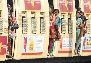 woman stabbed to death on mumbai local - India TV woman stabbed to death on mumbai local - India TV