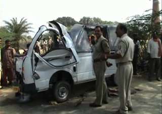 woman killed eight others injured in road mishap... woman killed eight others injured in road mishap...