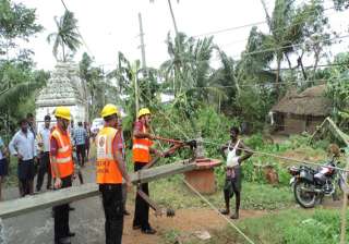 work on to restore power in cyclone hit... work on to restore power in cyclone hit...