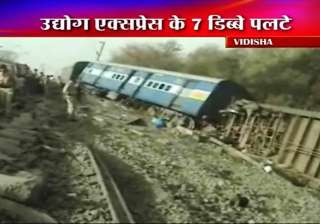 21 injured as train derails in mp - India TV 21 injured as train derails in mp - India TV