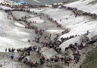 18 000 pilgrims pay obeisance at amarnath cave... 18 000 pilgrims pay obeisance at amarnath cave...