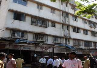 84 families evacuated as building develops cracks... 84 families evacuated as building develops cracks...