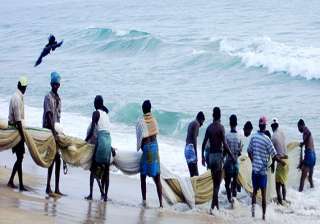 50 fishermen injured as sl naval personnel attack... 50 fishermen injured as sl naval personnel attack...