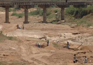 15 held for illegal sand mining - India TV 15 held for illegal sand mining - India TV