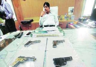 1 950 illegal pistols seized three held - India TV 1 950 illegal pistols seized three held - India TV