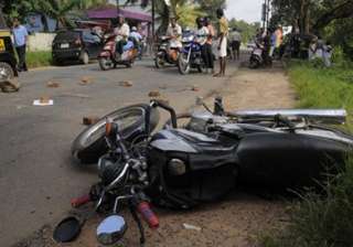 3 injured in accident in kolkata - India TV 3 injured in accident in kolkata - India TV