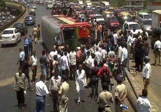 2 killed 17 injured as bus overturns in rajasthan... 2 killed 17 injured as bus overturns in rajasthan...