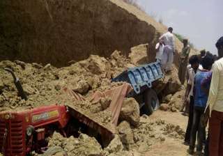 4 laborers dead 1 injured while filling mud in... 4 laborers dead 1 injured while filling mud in...
