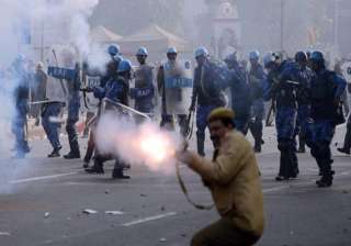30 people injured in assam police firing - India... 30 people injured in assam police firing - India...