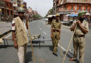 5 policemen among eight injured in clash 6 cops... 5 policemen among eight injured in clash 6 cops...