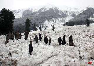 75 rescued after avalanche hits north kashmir -... 75 rescued after avalanche hits north kashmir -...