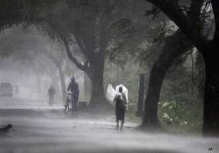 cyclone phailin night of terror roads blocked... cyclone phailin night of terror roads blocked...
