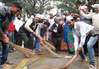 aap loses delhi vote share to congress survey -... aap loses delhi vote share to congress survey -...