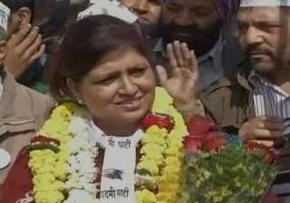 aap s savita bhatti opts out of ls contest -... aap s savita bhatti opts out of ls contest -...