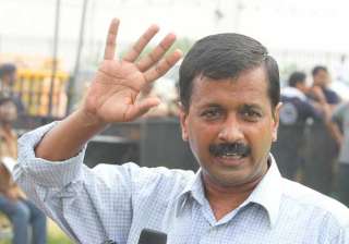 arvind kejriwal extends support to e rickshaw... arvind kejriwal extends support to e rickshaw...