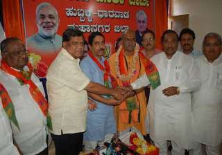bjp sets aside entry of sri ram sene chief pramod... bjp sets aside entry of sri ram sene chief pramod...