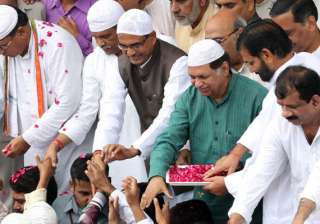 chouhan dons skull cap as he greets muslims on... chouhan dons skull cap as he greets muslims on...