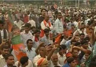 commotion at modi rally in bihar police... commotion at modi rally in bihar police...