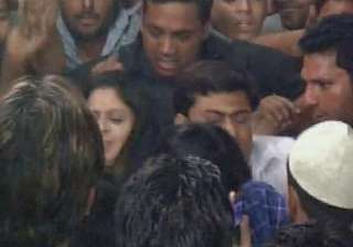 nagma slaps youth at poll meeting - India TV nagma slaps youth at poll meeting - India TV
