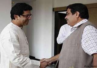 gadkari meets raj thackeray discusses political... gadkari meets raj thackeray discusses political...