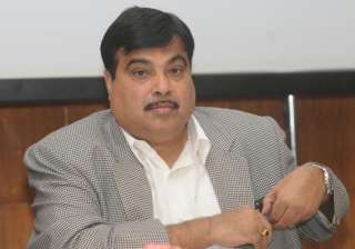 gadkari attacks congress sp for indulging in... gadkari attacks congress sp for indulging in...